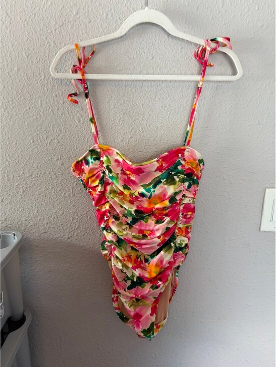 J. Crew Other - J.Crew Floral One Piece Swimsuit size 10. EUC. Removable pads and tie shoulder s